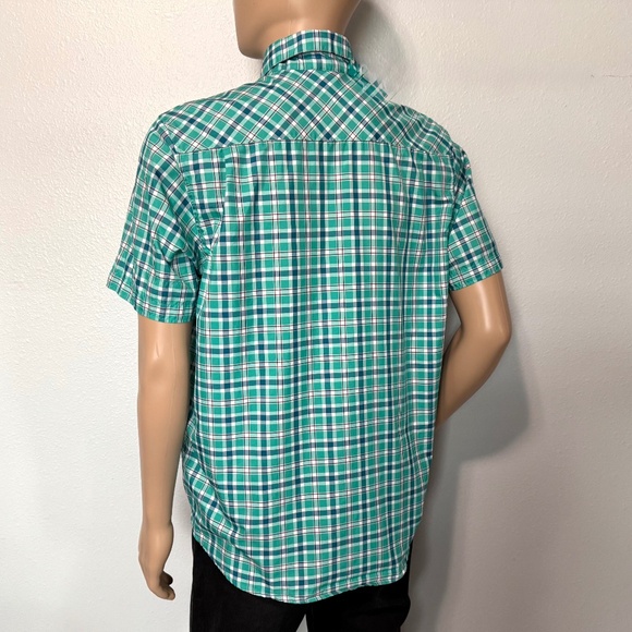 UNDER ARMOUR Men’s Heatgear Button-Down Shirt (Size M) - Picture 6 of 11